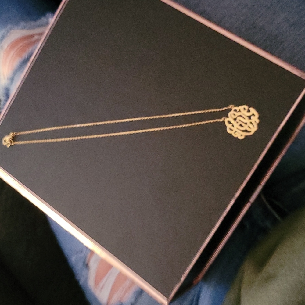 LOVE gold necklace - Picture 3 of 3